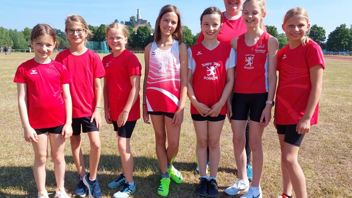 Die Athletinnen des TuSpo Borken mit ihrer Trainerin Annette Engelhardt hinten v.l. Elisabeth Lux, Marie Mühle, Laura Schnurbus, Amélie Jacobasch, Catharina Lux, Lina Stilting und Levke Werner   (Foto von Privat)