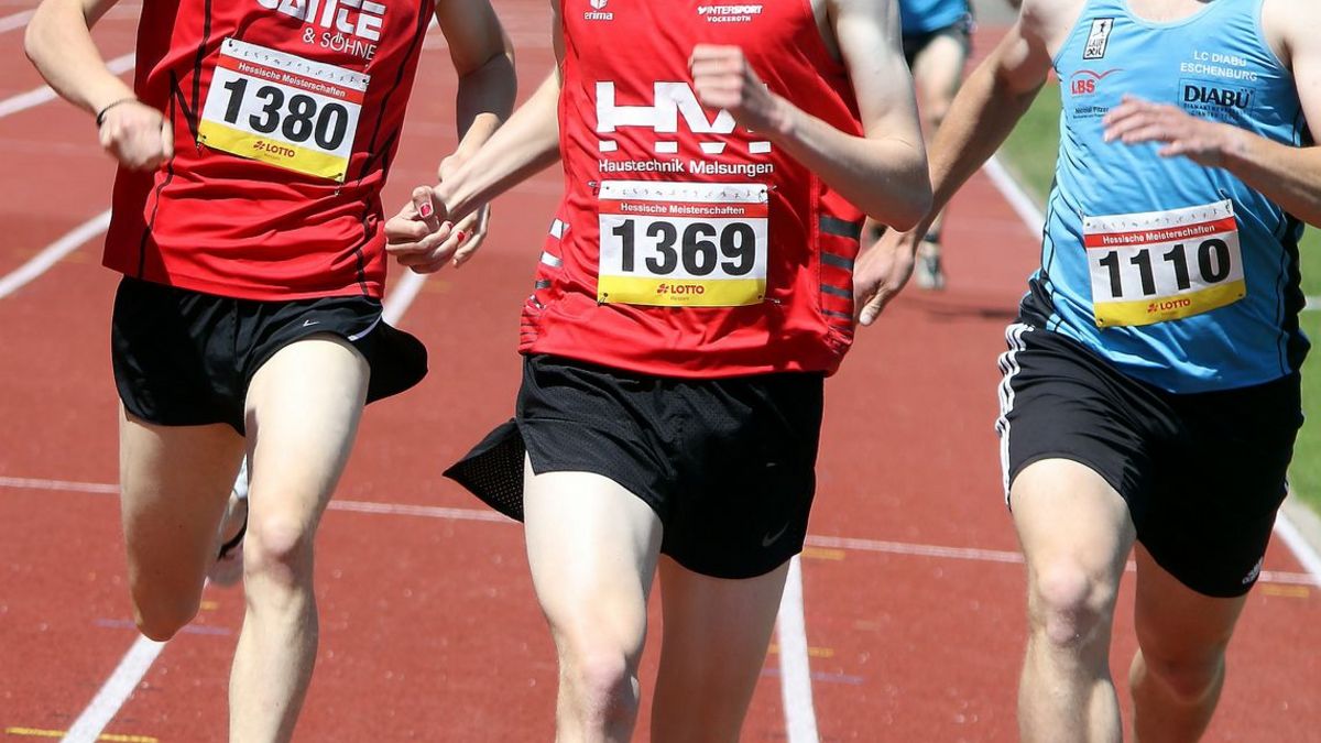 Männer: 800 m: Kampf um Silber (von links) Rene` Persch (TSV Niederelsungen/1380), Laurens Albers (MT/1369) und Samuel Eizenhöfer (LC Eschenburg/1110). Bereits durch: Nour Harouch (Eintracht Frankfurt).                                                                (zct)